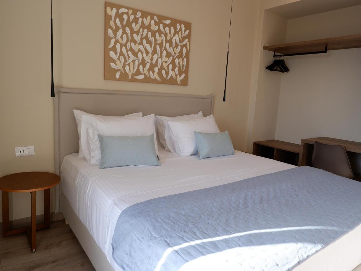 Kaiser Luxury Suites Achílleion Extérieur photo